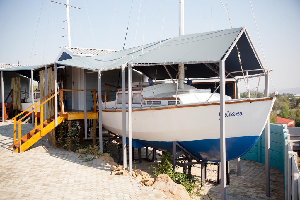 Mount Noah Lodge Oudtshoorn Exterior photo